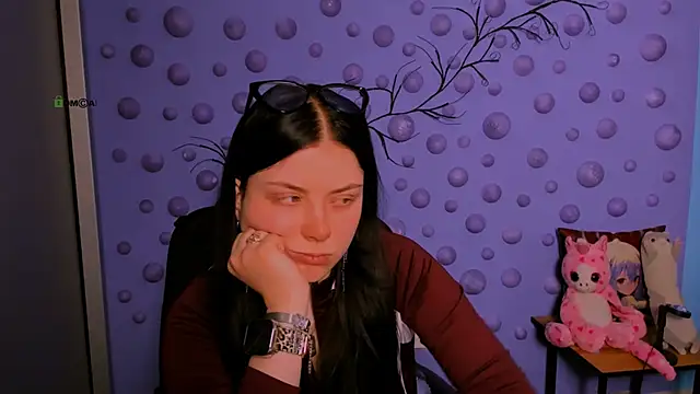 Snapshot of foxy_tease_ chatting on February 4, 2026, 8:15 pm foxy tease online show from February 4, 2026, 8:15 pm