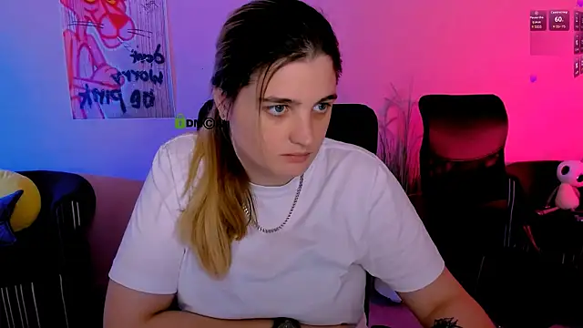 Snapshot of foxy_tease_ chatting on December 16, 2025, 9:19 pm foxy tease online show from December 16, 2025, 9:19 pm