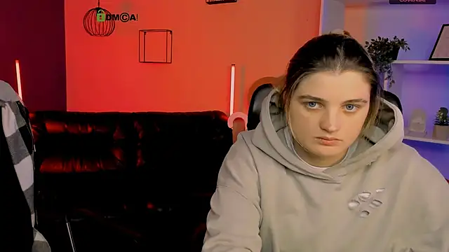 Snapshot of foxy_tease_ chatting on December 18, 2025, 8:01 pm foxy tease online show from December 18, 2025, 8:01 pm