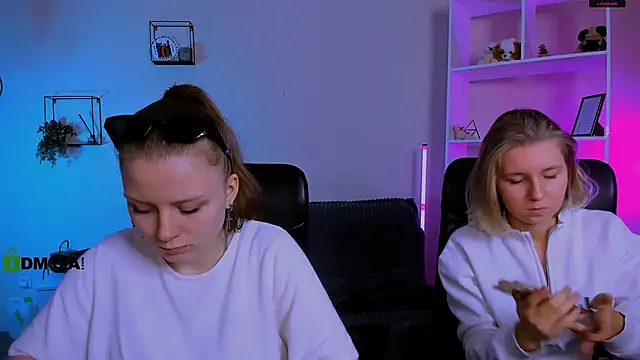 Snapshot of foxy_tease_ chatting on November 9, 2025, 9:57 am foxy tease online show from November 9, 2025, 9:57 am