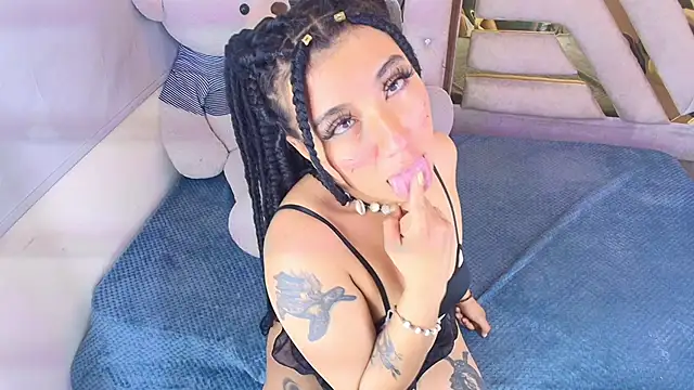 Snapshot of Soleil_66 chatting on November 5, 2025, 4:04 am Soleil 66 online show from November 5, 2025, 4:04 am