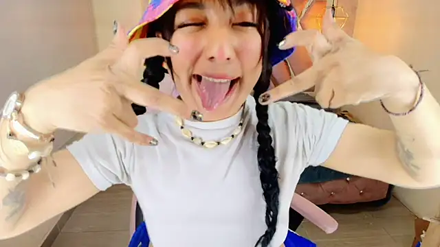 Snapshot of Soleil_66 chatting on October 7, 2025, 3:51 am Soleil 66 online show from October 7, 2025, 3:51 am