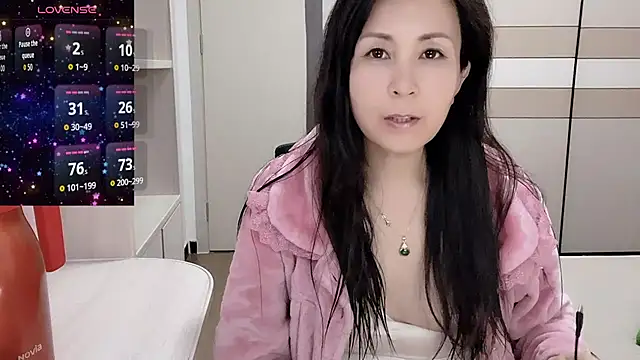 JackieBell online show from November 9, 2025, 7:34 am