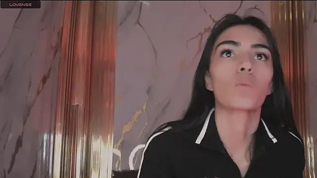 eimy skinny  online show from February 19, 2026, 12:46 pm