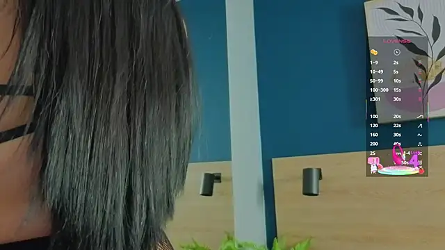 SarahMiler  online show from October 2, 2025, 12:30 pm