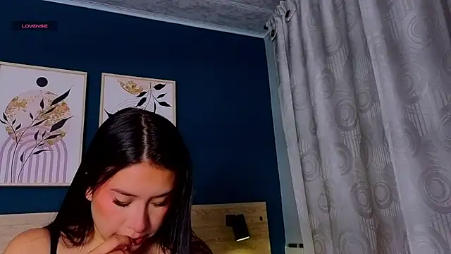 SarahMiler  online show from November 29, 2025, 7:47 pm