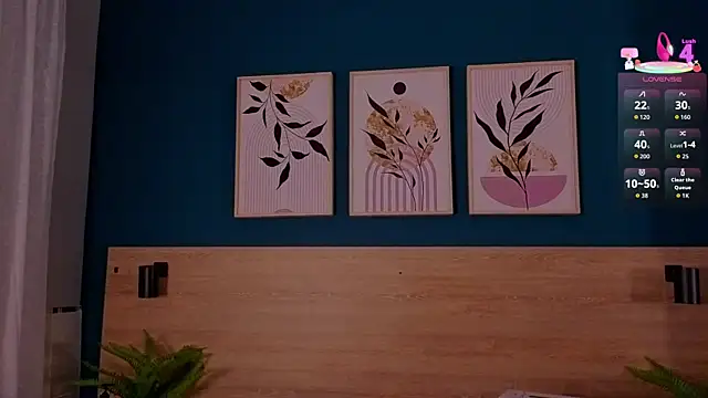 SarahMiler  online show from September 26, 2025, 11:50 am