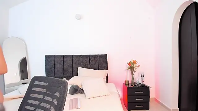 Snapshot of Taylormaxwell chatting on December 19, 2025, 10:45 pm Taylormaxwell online show from December 19, 2025, 10:45 pm