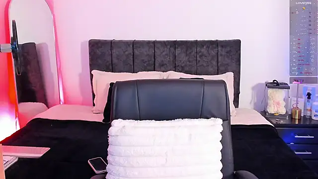 Snapshot of Taylormaxwell chatting on February 16, 2026, 8:07 pm Taylormaxwell online show from February 16, 2026, 8:07 pm