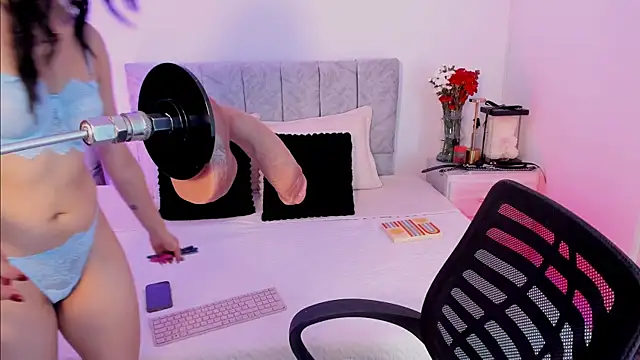 Snapshot of Taylormaxwell chatting on January 10, 2026, 9:43 pm Taylormaxwell online show from January 10, 2026, 9:43 pm