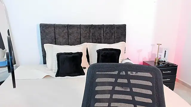 Snapshot of Taylormaxwell chatting on December 20, 2025, 8:12 pm Taylormaxwell online show from December 20, 2025, 8:12 pm