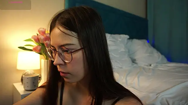 ywixos online show from November 4, 2025, 2:43 pm