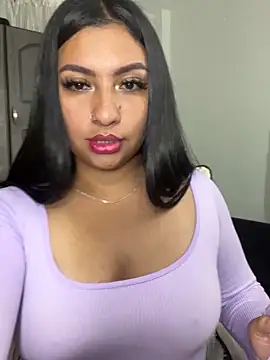 Snapshot of Issa_Santana chatting on November 7, 2025, 6:23 pm Issa Santana online show from November 7, 2025, 6:23 pm