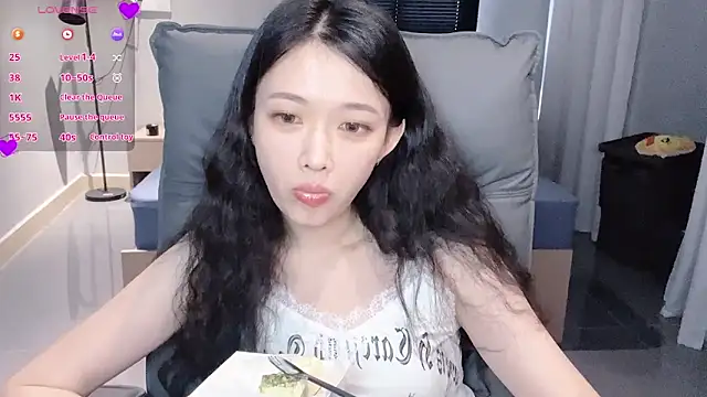 Snapshot of NiNi-baby520 chatting on September 18, 2025, 7:22 am NiNi-baby520 online show from September 18, 2025, 7:22 am