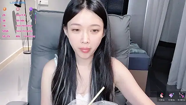 Snapshot of NiNi-baby520 chatting on October 19, 2025, 7:22 am NiNi-baby520 online show from October 19, 2025, 7:22 am