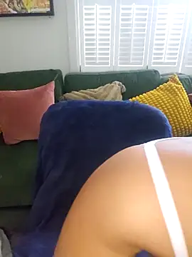 LonelyLucinda online show from November 9, 2025, 9:24 am