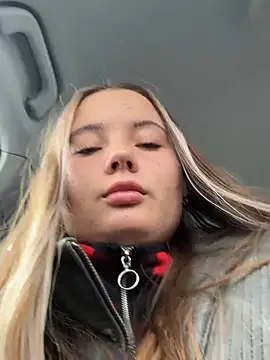 Snapshot of StephanieMur chatting on October 7, 2025, 4:24 am StephanieMur online show from October 7, 2025, 4:24 am