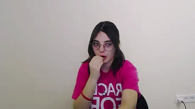 Snapshot of Sun_Shine__ chatting on April 28, 2026, 6:45 pm Sun Shine online show from April 28, 2026, 6:45 pm