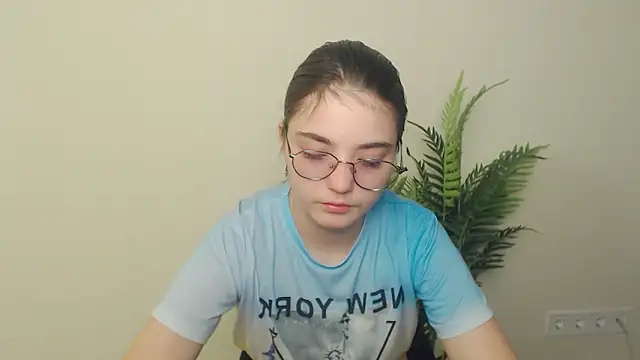 Snapshot of Sun_Shine__ chatting on May 22, 2026, 9:13 pm Sun Shine online show from May 22, 2026, 9:13 pm