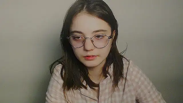 Snapshot of Sun_Shine__ chatting on April 19, 2026, 6:10 pm Sun Shine online show from April 19, 2026, 6:10 pm