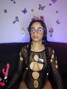 Snapshot of issis22 chatting on November 12, 2025, 3:10 am issis22 online show from November 12, 2025, 3:10 am