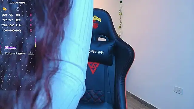 Snapshot of ViolethRosse chatting on November 12, 2025, 7:51 pm ViolethRosse online show from November 12, 2025, 7:51 pm