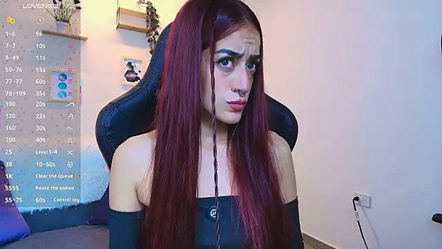 Snapshot of ViolethRosse chatting on February 9, 2026, 12:41 am ViolethRosse online show from February 9, 2026, 12:41 am