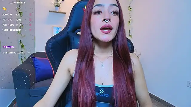 Snapshot of ViolethRosse chatting on December 18, 2025, 8:12 pm ViolethRosse online show from December 18, 2025, 8:12 pm