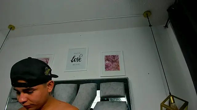 lianfox  online show from April 23, 2026, 12:22 pm