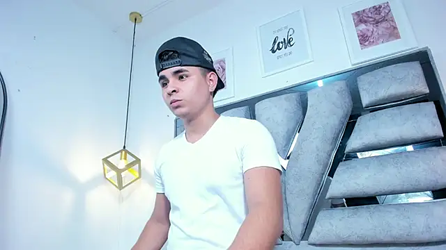 lianfox  online show from April 7, 2026, 12:29 pm