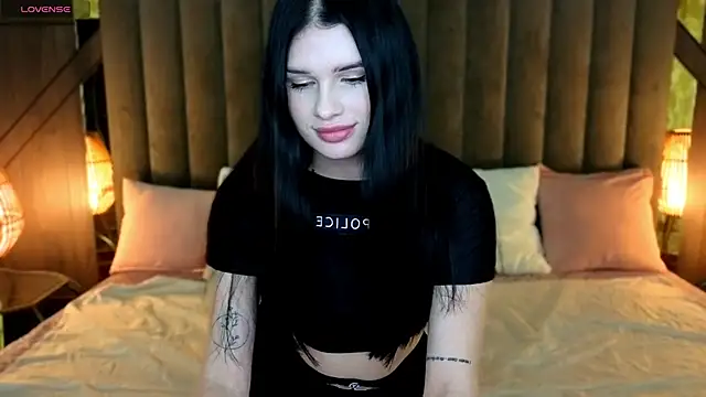 Snapshot of Neyla_Charm chatting on November 16, 2025, 2:22 pm Neyla Charm online show from November 16, 2025, 2:22 pm