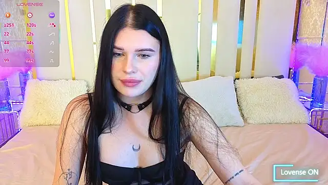 Snapshot of Neyla_Charm chatting on December 5, 2025, 7:18 am Neyla Charm online show from December 5, 2025, 7:18 am