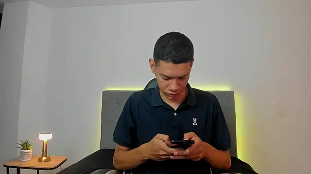 Snapshot of milo_cruz chatting on December 2, 2025, 9:33 am milo cruz online show from December 2, 2025, 9:33 am