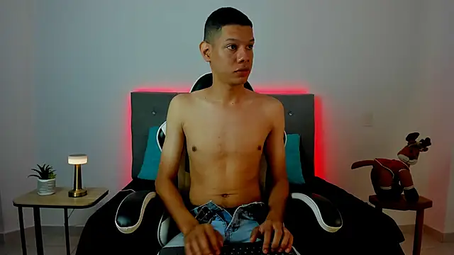 Snapshot of milo_cruz chatting on November 21, 2025, 7:40 am milo cruz online show from November 21, 2025, 7:40 am