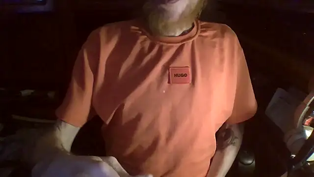 Snapshot of zipman92 chatting on December 15, 2025, 6:14 pm zipman92 online show from December 15, 2025, 6:14 pm