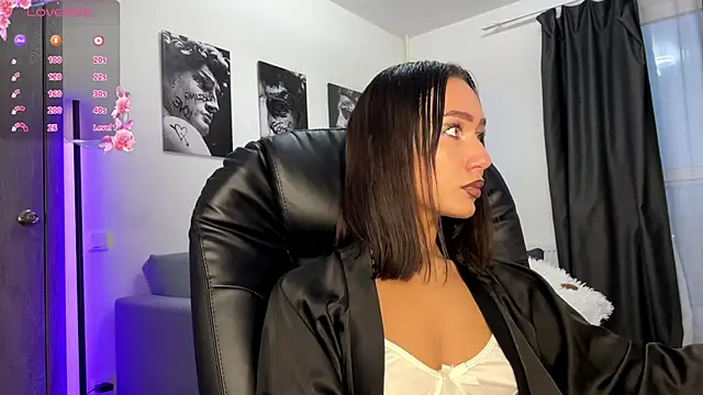 Snapshot of Lisa_Shultz chatting on October 12, 2025, 1:12 pm Lisa Shultz online show from October 12, 2025, 1:12 pm