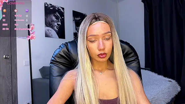 Snapshot of Lisa_Shultz chatting on November 5, 2025, 1:14 pm Lisa Shultz online show from November 5, 2025, 1:14 pm