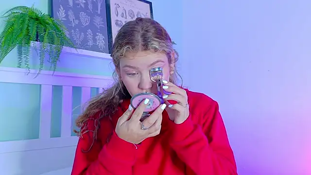 Snapshot of BelaMiller_ chatting on November 13, 2025, 11:47 am BelaMiller online show from November 13, 2025, 11:47 am