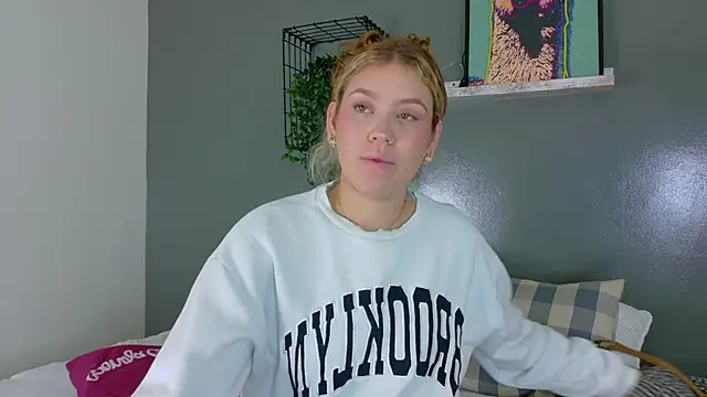 Snapshot of BelaMiller_ chatting on November 3, 2025, 11:36 am BelaMiller online show from November 3, 2025, 11:36 am