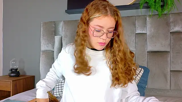 Snapshot of BelaMiller_ chatting on November 8, 2025, 11:58 am BelaMiller online show from November 8, 2025, 11:58 am