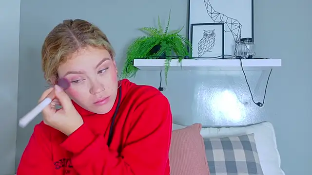 Snapshot of BelaMiller_ chatting on October 30, 2025, 11:41 am BelaMiller online show from October 30, 2025, 11:41 am