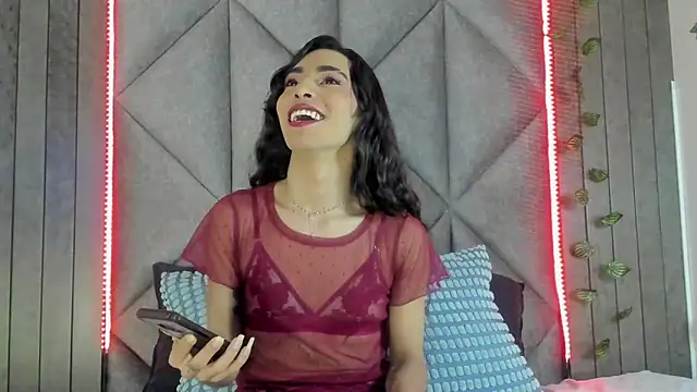 TiffValentinee  online show from February 25, 2026, 8:19 pm