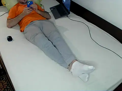Snapshot of bul_boy chatting on April 18, 2026, 6:32 pm bul boy online show from April 18, 2026, 6:32 pm