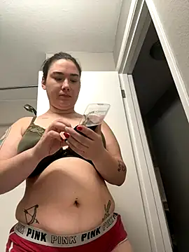 paigeycakes online show from December 5, 2025, 4:38 pm