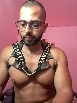 Snapshot of magnumchris chatting on April 14, 2026, 3:50 pm magnumchris online show from April 14, 2026, 3:50 pm