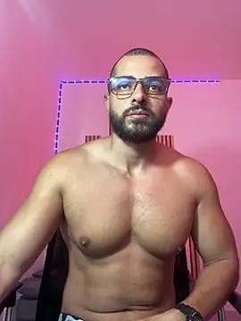 Snapshot of magnumchris chatting on April 4, 2026, 5:52 pm magnumchris online show from April 4, 2026, 5:52 pm