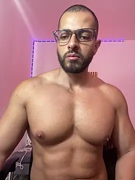 Snapshot of magnumchris chatting on April 18, 2026, 7:07 pm magnumchris online show from April 18, 2026, 7:07 pm
