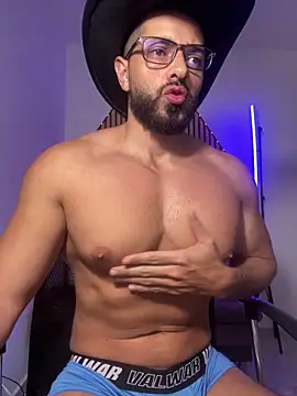 Snapshot of magnumchris chatting on February 2, 2026, 11:37 pm magnumchris online show from February 2, 2026, 11:37 pm