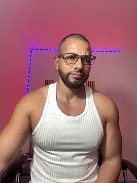 Snapshot of magnumchris chatting on April 13, 2026, 10:30 am magnumchris online show from April 13, 2026, 10:30 am