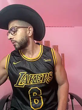 Snapshot of magnumchris chatting on April 16, 2026, 5:14 pm magnumchris online show from April 16, 2026, 5:14 pm